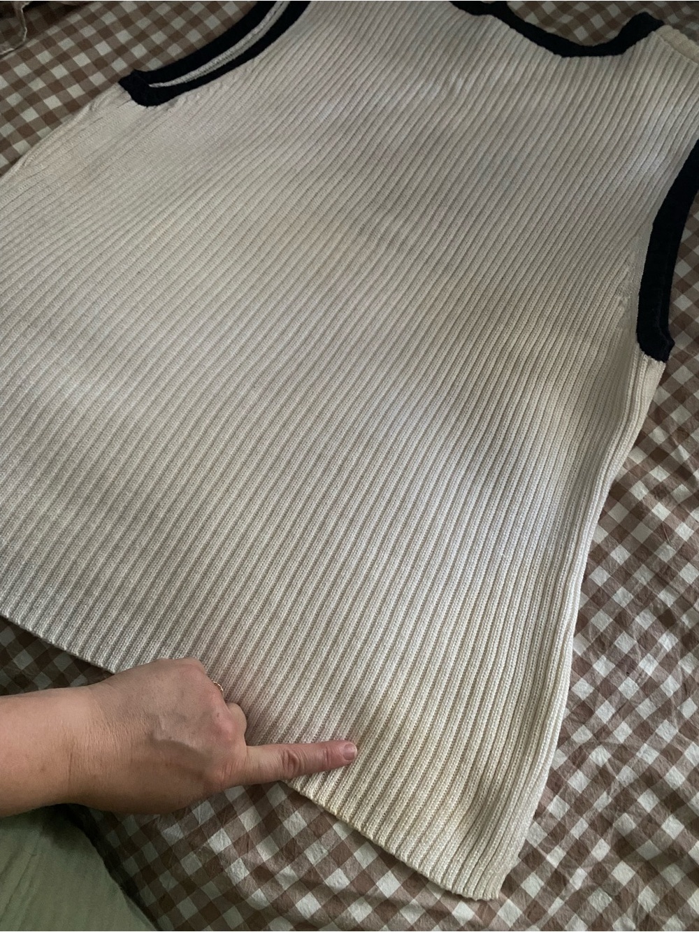 Cream Ribbed Sleeveless Knit Tank with Flag Motif - Picture 5 of 8